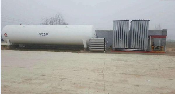 60立方LNG儲罐配套300立方汽化器.jpg